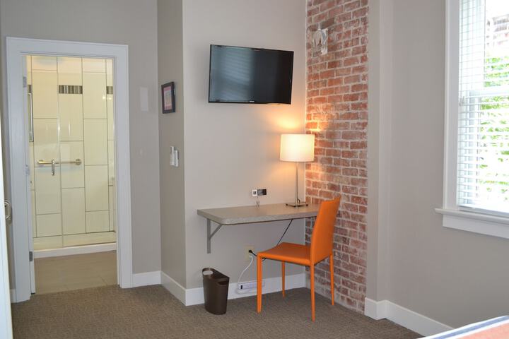 Room 10 of 34