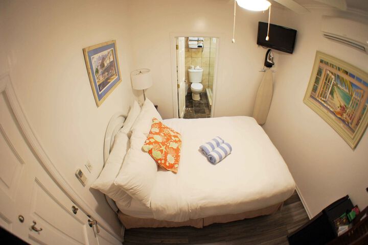 Room 70 of 91