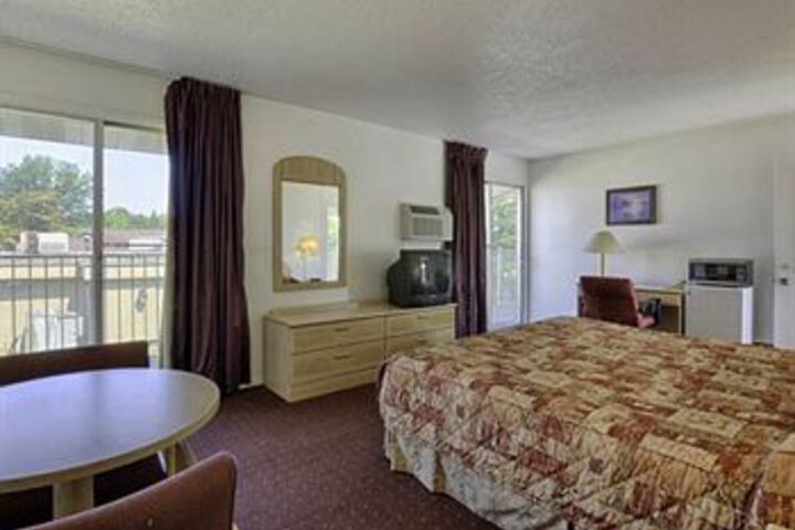 Econo Lodge Central