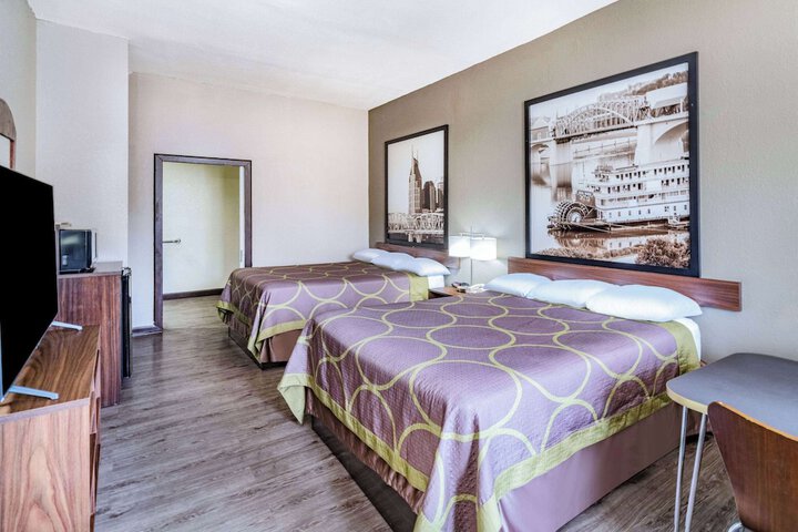 Room 13 of 37