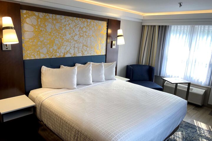 Room 10 of 26