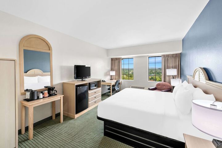 Room 51 of 73
