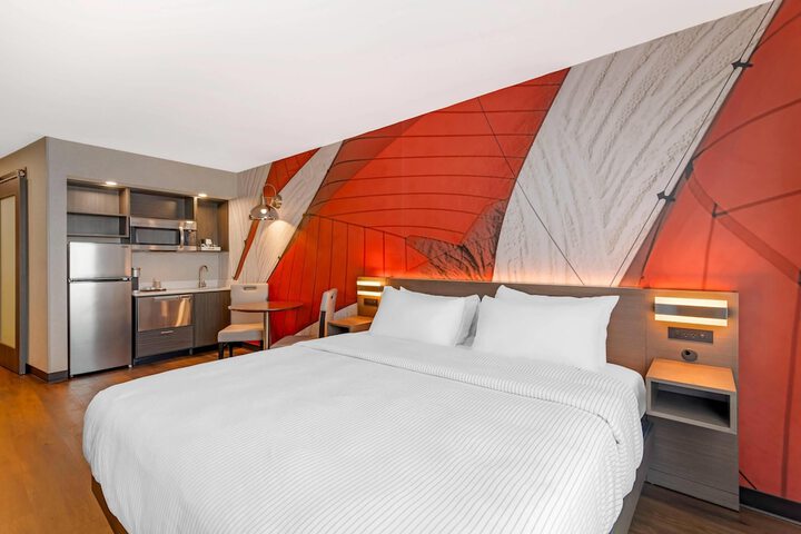 Cambria Hotel & Suites Plymouth