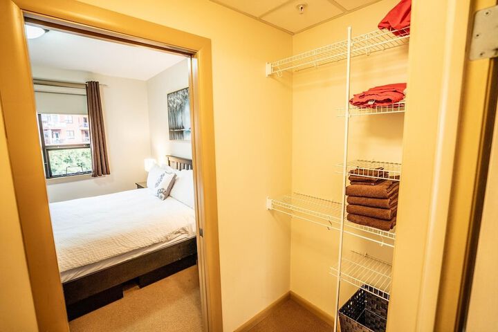 Room 6 of 10