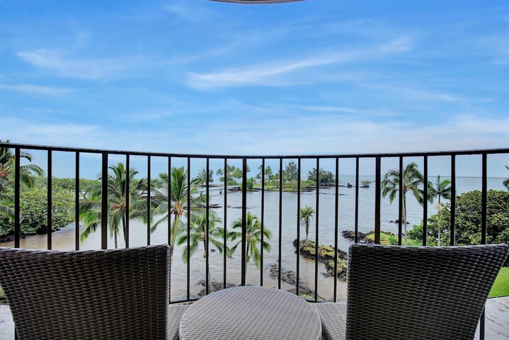 Hilo Hawaiian Hotel Trademark Collection by Wyndham