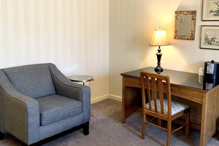 Room 12 of 40