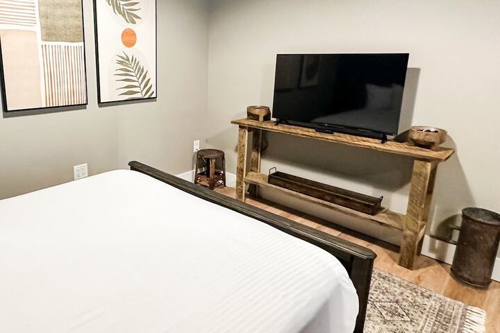 Room 98 of 128