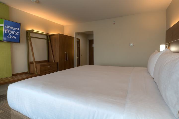 Room 34 of 62