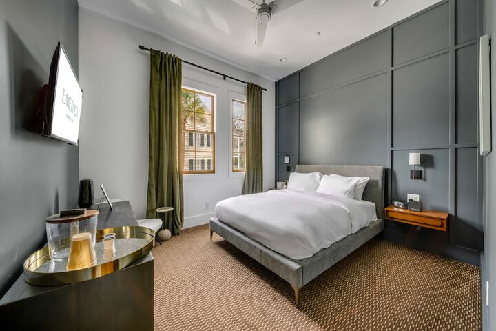Room 10 of 14
