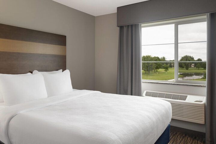 Little Crow Hotel & Conference Trademark by Wyndham