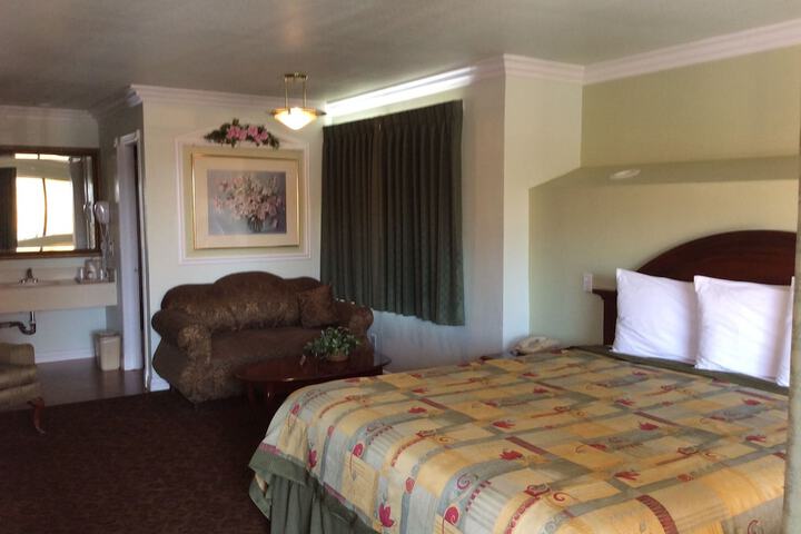 Room 37 of 48