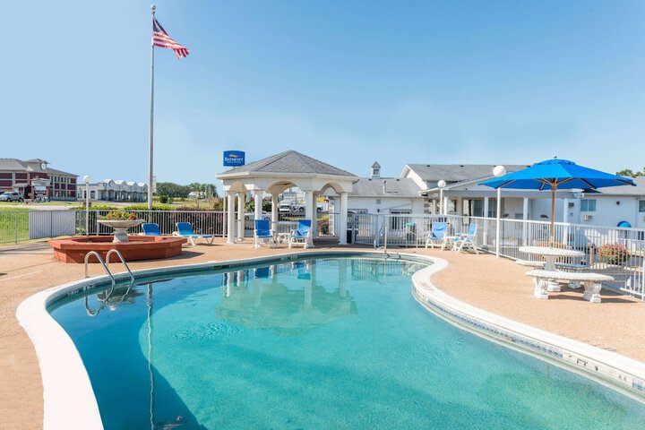 Pool 6 of 25