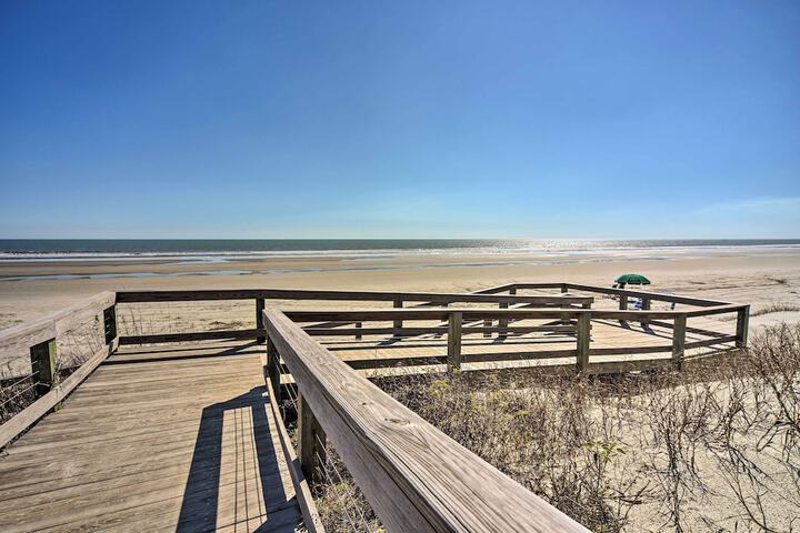 Blissful Kiawah Island Escape: Walk to the Beach!