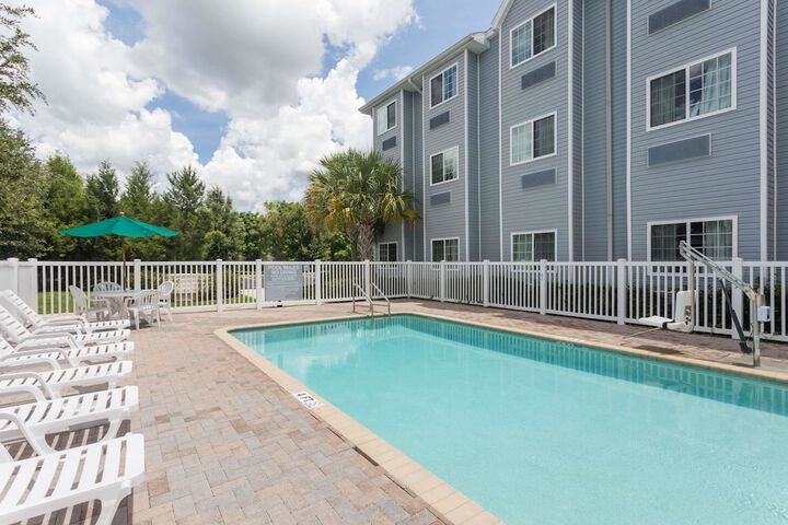 Pool 4 of 28