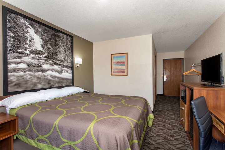 Room 14 of 21