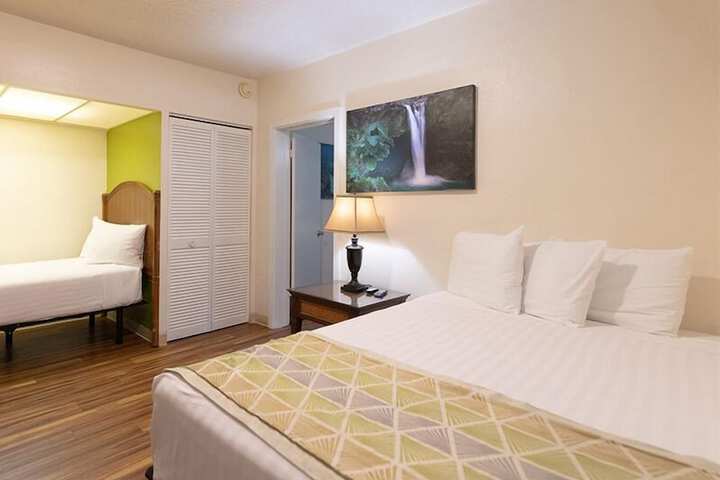 Room 21 of 38