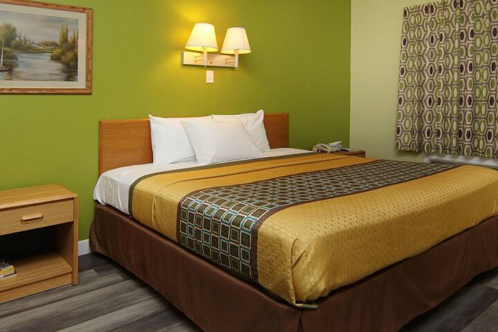 Room 21 of 32