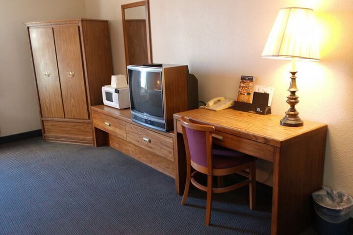 Room 5 of 16
