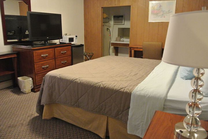 RoseWood Inn