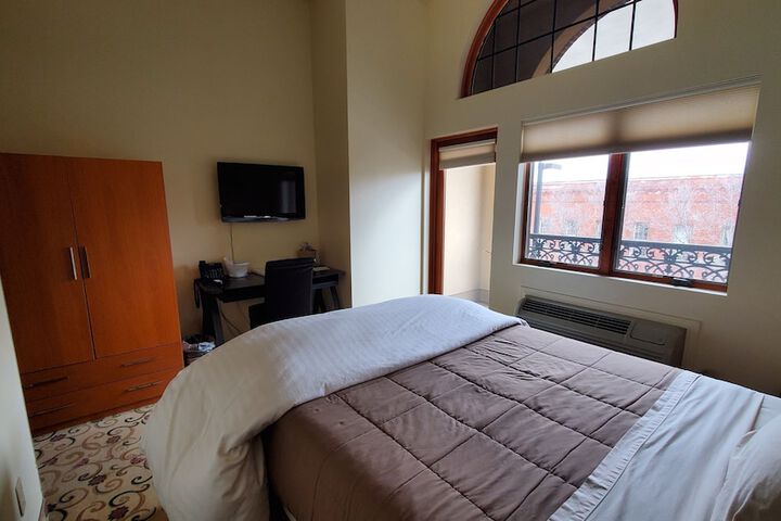 Lowell Inn