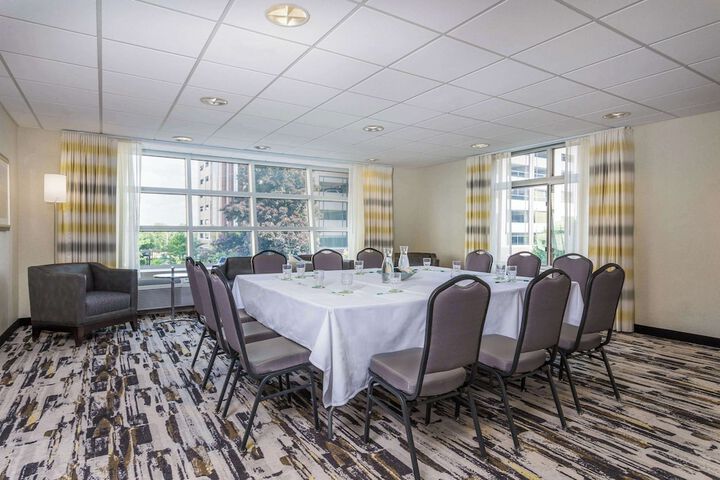 Wyndham Garden Buffalo Downtown