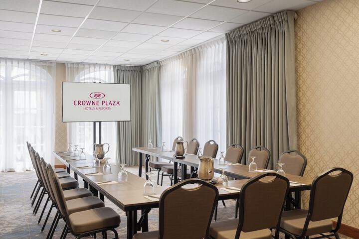 Crowne Plaza Phoenix - Chandler Golf Resort by IHG