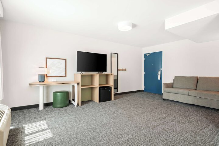 Room 14 of 38
