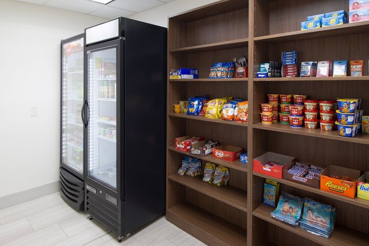Holiday Inn Express & Suites Worthington by IHG
