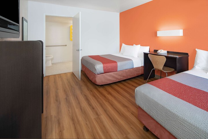 Motel 6 Thousand Oaks CA