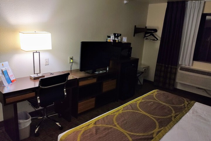 Room 4 of 31