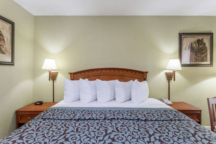 Room 13 of 20
