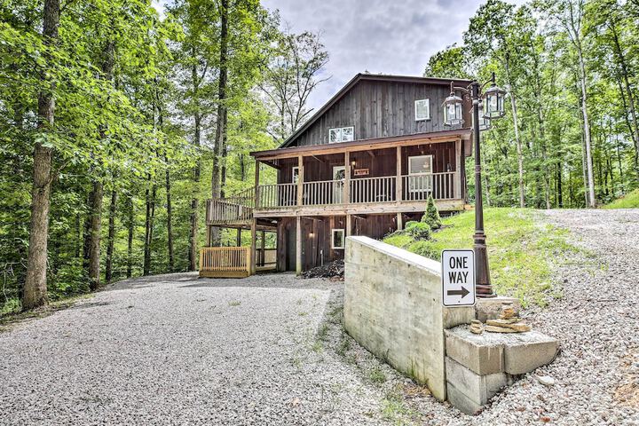 Hike & Zip-line: Red River Gorge Cabin w / Hot Tub!