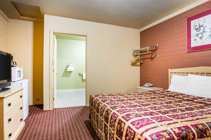 Room 16 of 19