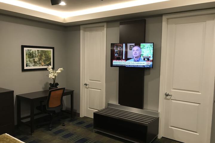 Days Inn & Suites by Wyndham Port Arthur