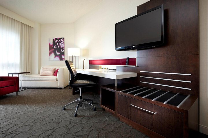 Room 27 of 73