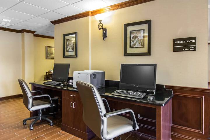 Business Center 66 of 67