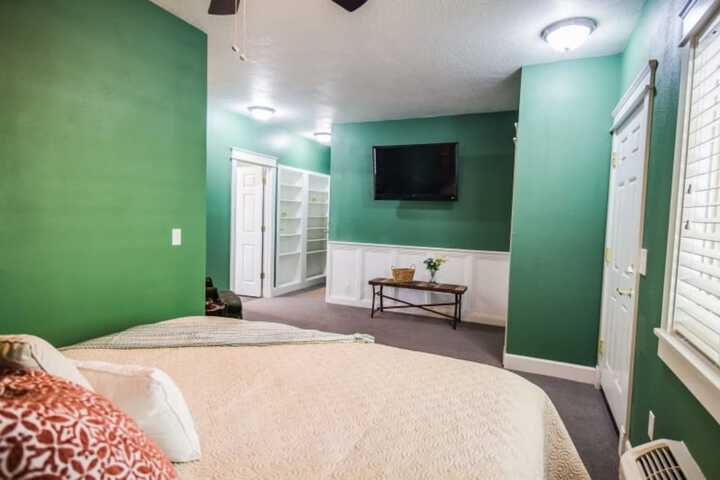 Room 82 of 144