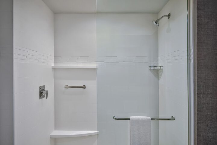 Room 33 of 47