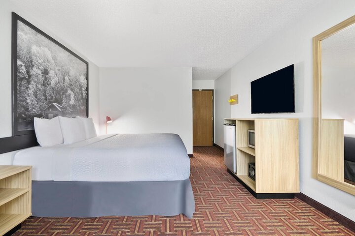 Super 8 by Wyndham Eveleth