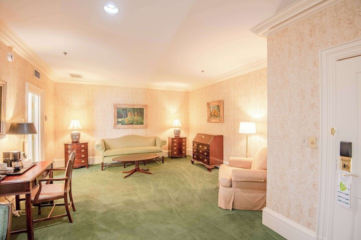 Room 45 of 166