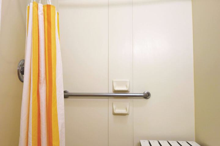 Room 32 of 47