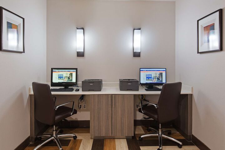 Business Center 25 of 25