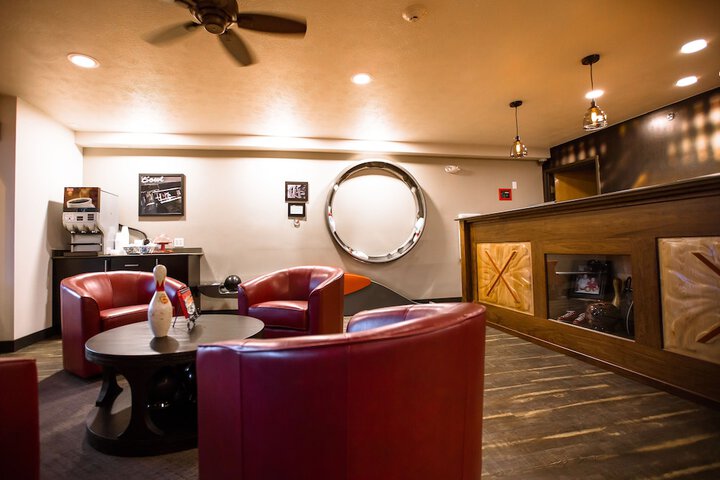 Ten Pin Inn & Suites