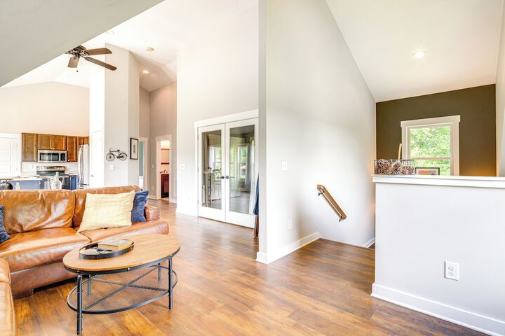 Serene Travelers Rest Apartment: 7 Mi to Downtown!
