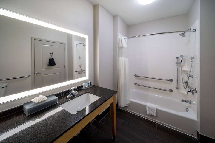 La Quinta Inn & Suites by Wyndham Wichita Falls - MSU Area
