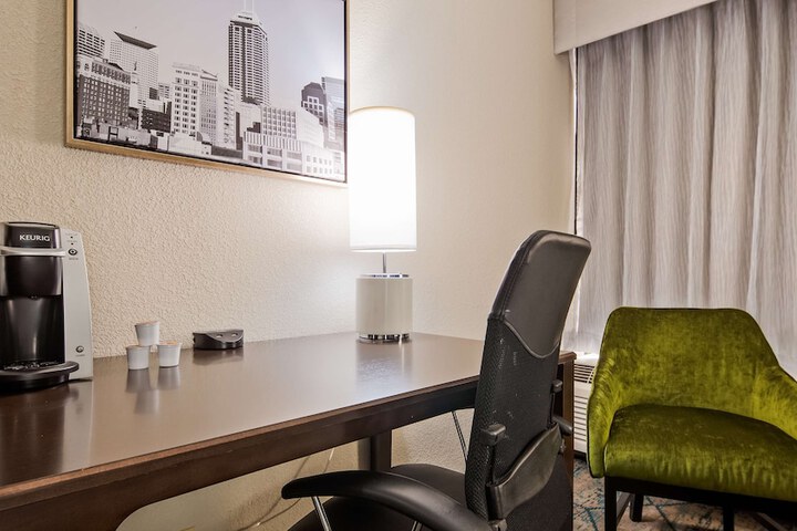 Room 19 of 28
