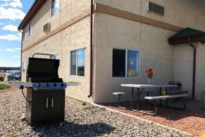Super 8 by Wyndham Kindersley