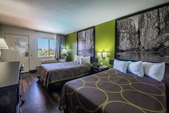 Room 10 of 27
