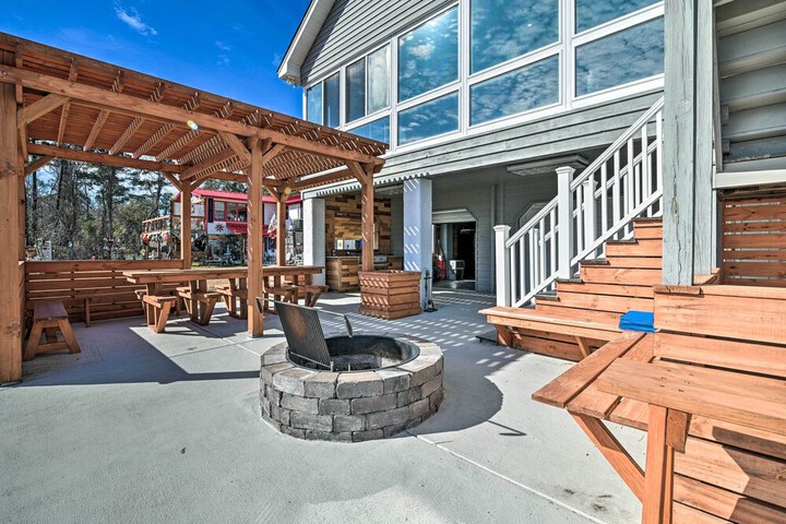 Luxurious Waterfront Home w / Private Pier & Views!