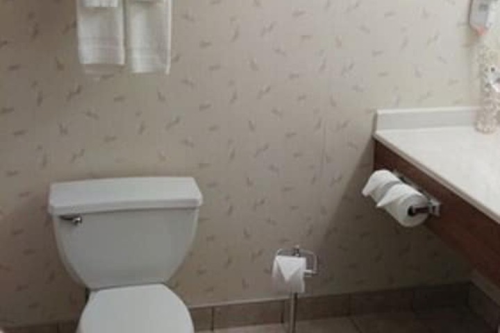 Country Inn & Suites by Radisson Waterloo, IA